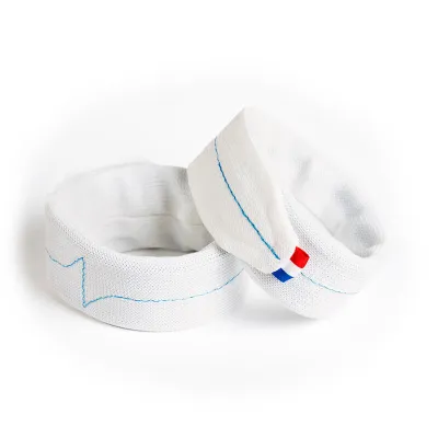 bracelets de poids poignets - faire de la gym douce au - renforcer son corps assis sur sa chaise - tremblements des mains