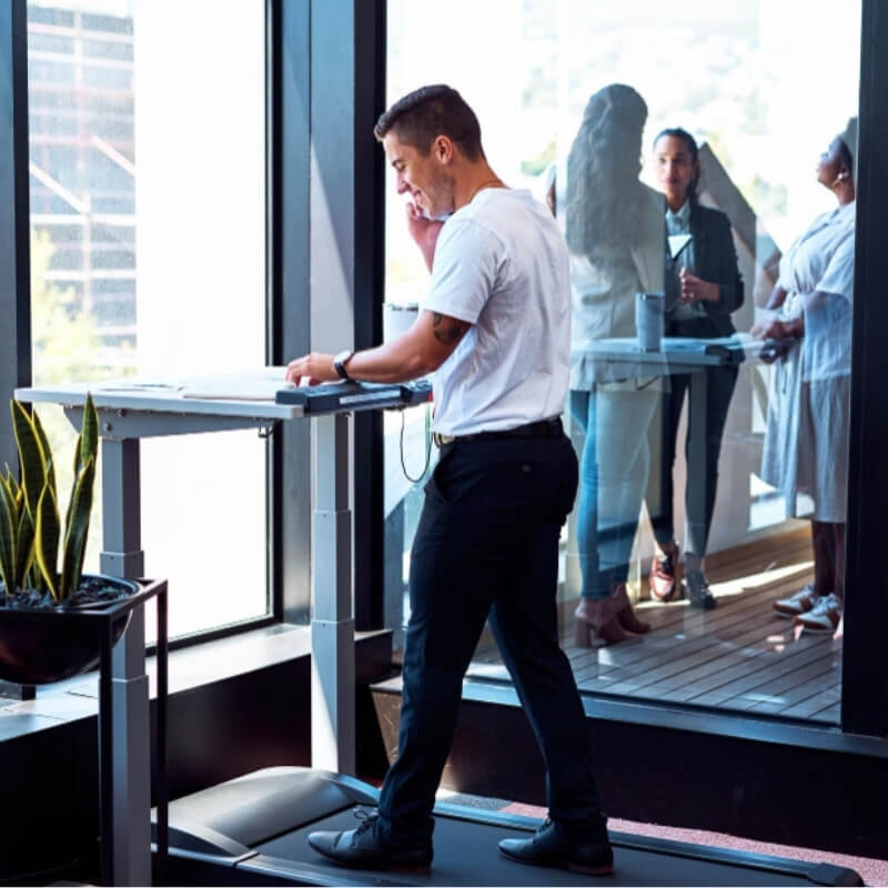 matériel-pour-activier-son-corps-au-bureau-assis-debout-et-tapis-de-marche